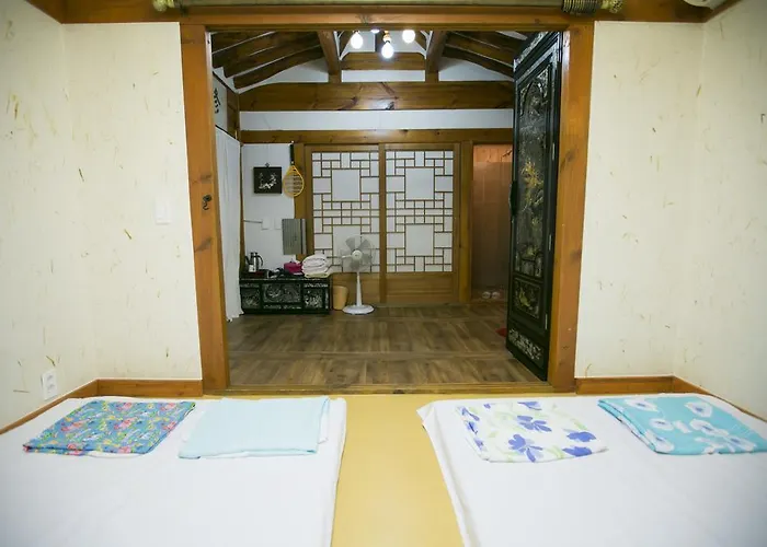 Bukchonmaru Hanok 2* 首爾